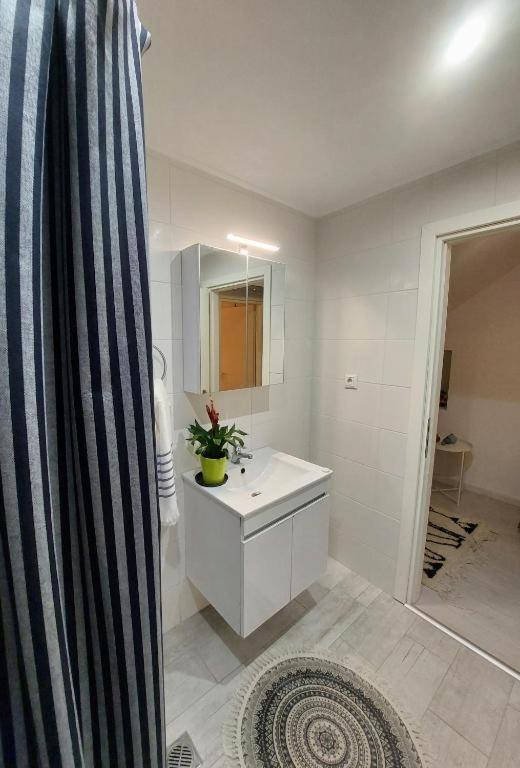 Old Town Apartment *